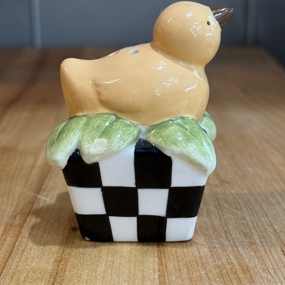 Mary Engelbreit Flowers & Chick ceramic salt and pepper shakers - Picture 9 of 11